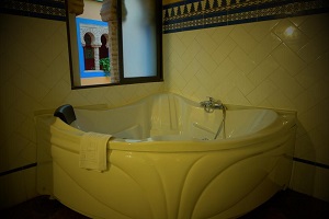 Hotel con jacuzzi en la habitación en Córdoba