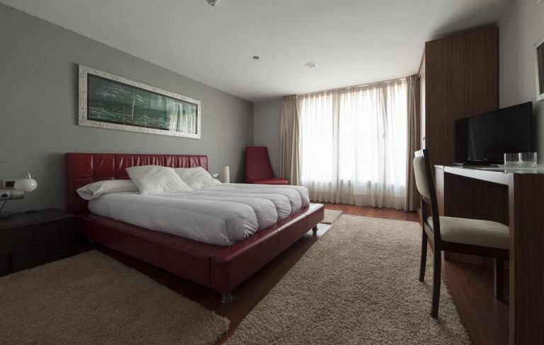 Hotel con jacuzzi en la habitación en Asturias