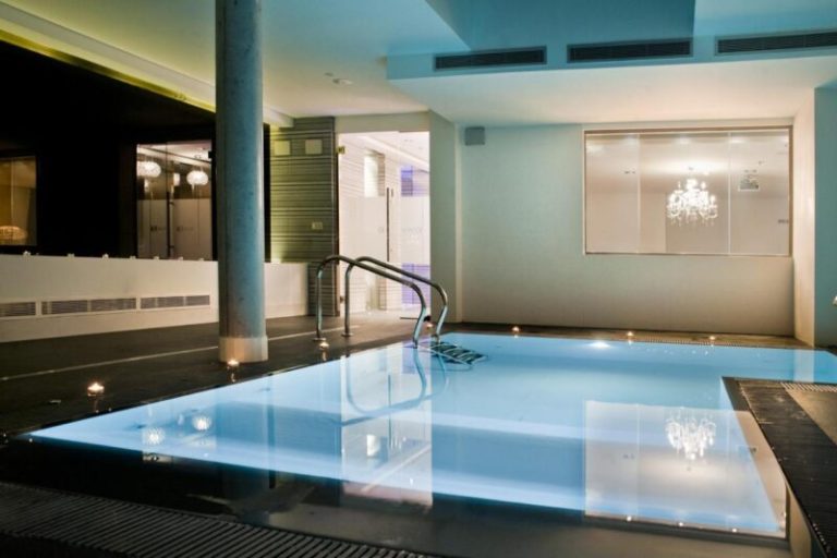Kadrit-Hotel-piscina-scaled.jpg