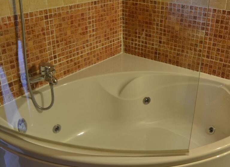 hoteles con bañera de hidromasaje en Burgos