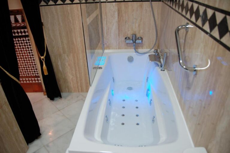 Luxury Apartment Plus Ultra bañera de hidromasaje