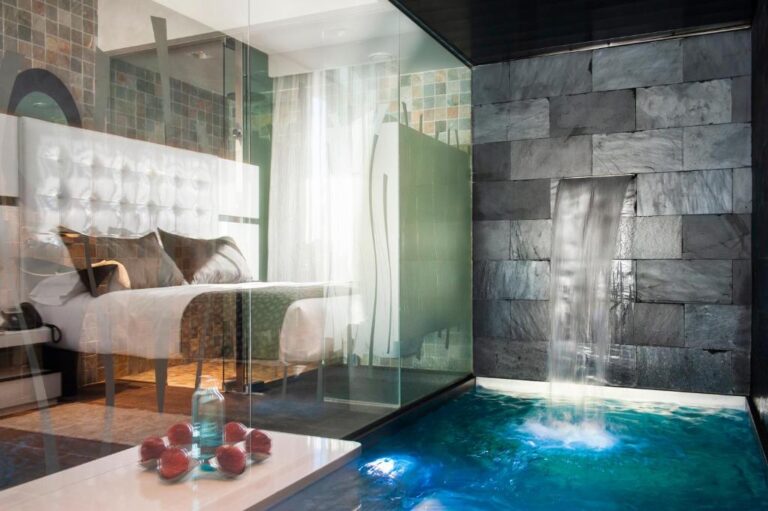 Suites Natura Mas Tapiolas habitación con bañera de hidromasaje
