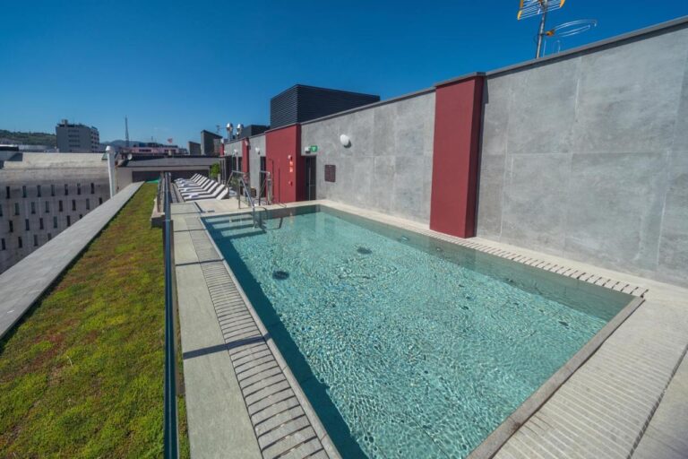 Catalonia Gran Vía Bilbao piscina