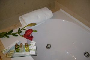 hoteles con bañera de hidromasaje en la habitación en valladolid