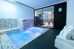 Hotel con piscina privada en Madrid
