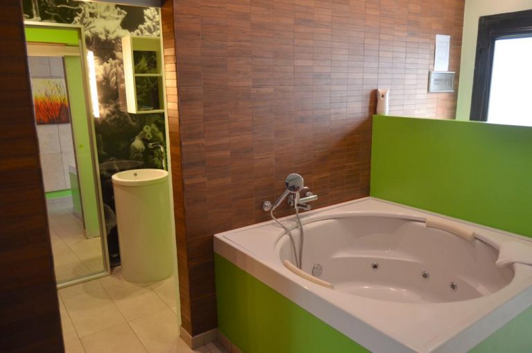 Nuevos apartamentos con bañera de hidromasaje privada en Conil