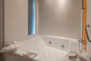 hotel 4 estrellas con jacuzzi en la habitación en la provincia de Alicante