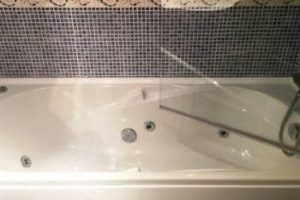 hotel con bañera de hidromasaje en la habitacion