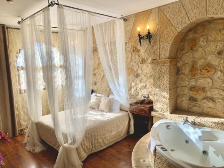 Hotel-Castillo-Bonavia-habitacion-1-scaled.jpg