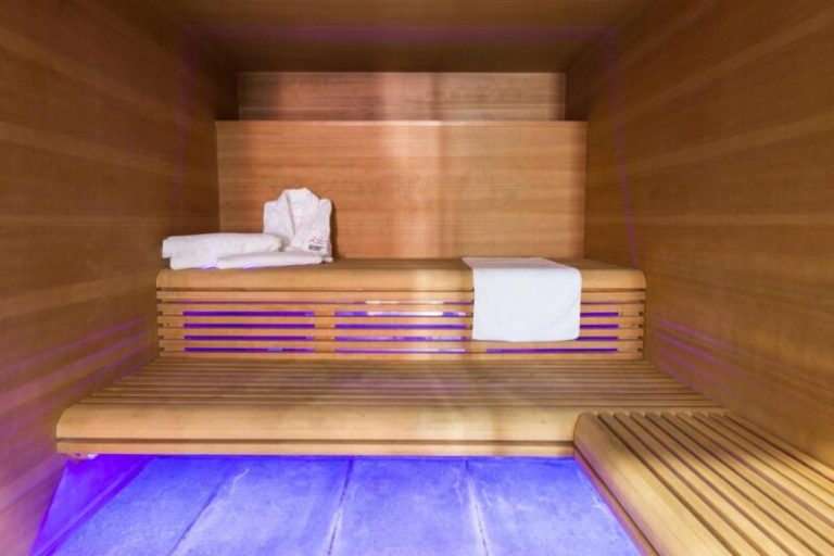 Hotel-Spa-Ciudad-de-Binefar-sauna-scaled.jpg