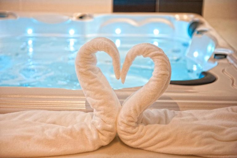 El mejor hotel con hidromasaje en Valencia bañera privada para parejas