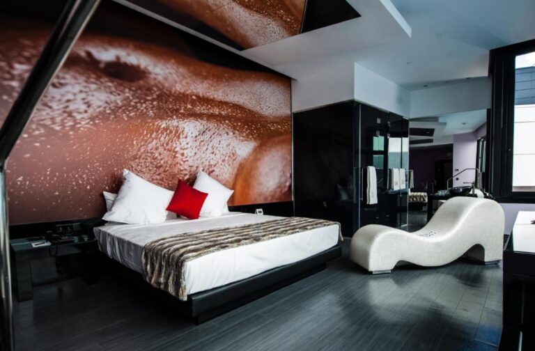 Hotel Loob Madrid suite con sillon