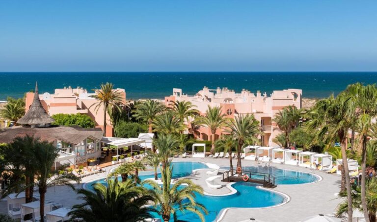Oliva Nova Beach & Golf Hotel piscina