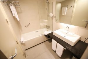 limpio hotel con bañera de hidromasaje privada en Los Alcázares