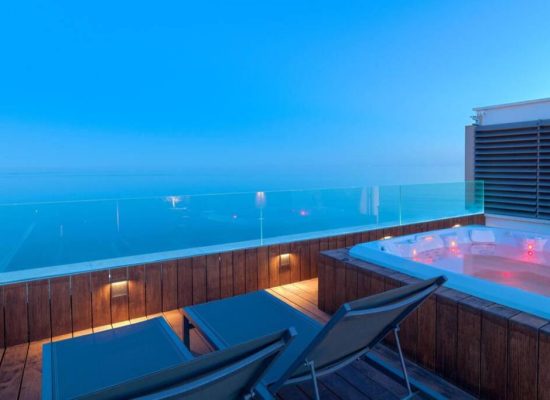 D&R penthouse on the beach vistas con jacuzzi