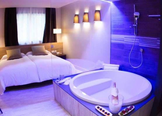 Felix Hotel suite con bañera