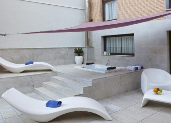 Granada Five Senses Rooms & Suites suite con terraza e hidromasaje
