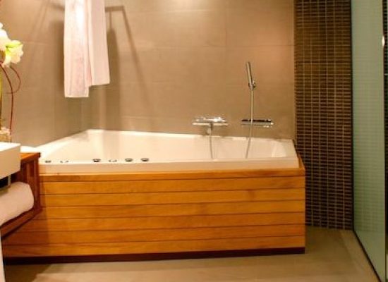 hoteles con bañera de hidromasaje en cataluña