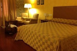 clásico hotel con bañera de hidromasaje en Ainsa