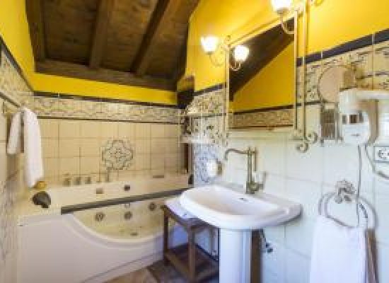 Hotel rustico con bañera de hidromasaje en Málaga
