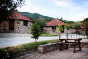 Complejo rural con jacuzzi en la habitación en Cáceres