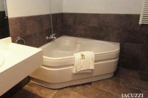 Hotel con bañera de hidromasaje en Haro