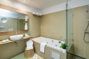 sofisticado hotel con bañera de hidromasaje privada en el centro de Murcia